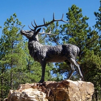 Sculpture de cerf en bronze et laiton, artisanat d'art animalier en métal moderne et personnalisé pour la décoration extérieure de maison, jardin, parc urbain, à vendre
