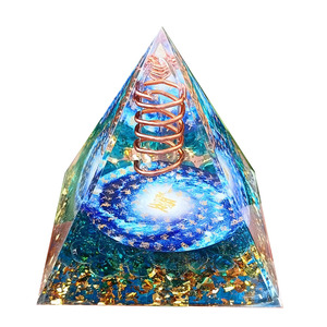 Pyramide en résine époxy avec galets de cristal, ornement de bureau, décoration d'aquarium, cadeau, fonction lumineuse en verre bleu - Product Image 5