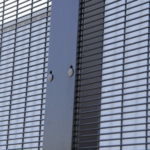 Malla de Alambre Soldada 358 de Acero al Carbono de 4mm con Recubrimiento en Polvo de Alta Seguridad, Anti-Escalada, con Vista Clara y Curva, en Venta - Product Image 3