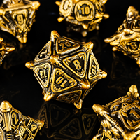 Ensemble de 7 dés DND en métal massif, finition Or antique, à grande ouverture, motif Dragon, pour jeux de société, jeux de rôle fantastiques et Dungeons & Dragons