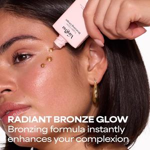 Gouttes bronzantes illuminantes hydratantes véganes à label privé, teinte visage dorée chatoyante avec extraits de plantes naturelles - Product Image 2