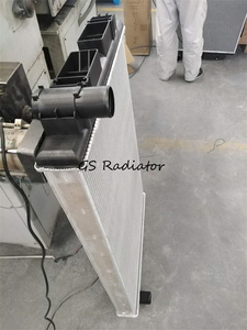 Radiador de Aluminio para Automóvil Fabricado en Fábrica A634500 0102KE, Radiador de Automóvil A634500 0102KE, Tanque de Agua Pa66 Gf30 para Autobús Benz - Product Image 2