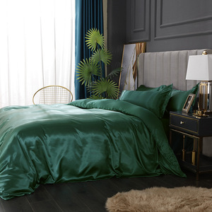 Ensemble <span class=keywords><strong>de</strong></span> literie en soie glacée - Ensemble <span class=keywords><strong>de</strong></span> quatre pièces comprenant une couette, une drap et une taie d'oreiller. Ensemble <span class=keywords><strong>de</strong></span> couvre-<span class=keywords><strong>lit</strong></span> uni pour le <span class=keywords><strong>lit</strong></span>. - Product Image 3