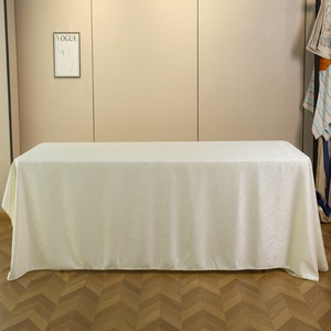 Nappe rectangulaire jacquard en polyester imperméable et écologique, motif floral, 90x132 pouces, couleur bordeaux, pour événements et mariages (vente en gros) - Product Image 1