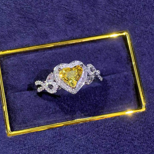 Anillo de zafiro amarillo natural talla corazón con halo de oro de 18K y 52 diamantes de acento de 0.237ct, con talle infinito, para mujer. - Product Image 4
