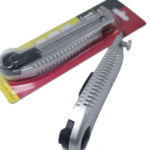 18mm Sliding Blade Utility Knife With Five Snap Off Blades - Product Image 5