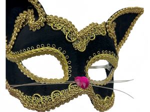 Masque de mascarade en velours noir avec dentelle dorée, oreilles de chat et motif cœur rose pour le nez, idéal pour les fêtes à demi-visage - Product Image 4