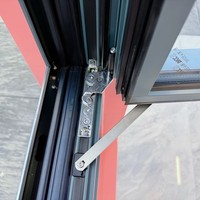Fenêtre à ouverture et inclinaison vers l'intérieur en aluminium avec moustiquaire intégrée haute transparence anti-insectes