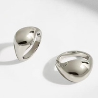 Bague tendance et élégante en acier inoxydable plaqué or 18 carats au design géométrique simple, idéale pour le quotidien et comme cadeau pour femme
