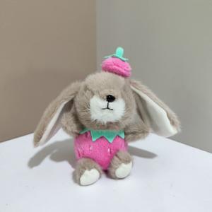 سلسلة مفاتيح على شكل أرنب فراولة لطيف بطول 11 سم، دمية أرنب صغيرة محشوة، لعبة قطيفة بألوان متنوعة، قطن PP، قلادة صغيرة للحقيبة - Product Image 3