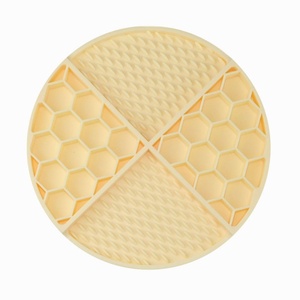 Robuste et Durable Chiens Chats Petits Animaux Silicone Lécher Extérieur Intérieur Pad Lick Mat pour Chiens Pet Slow Feeder - Product Image 5
