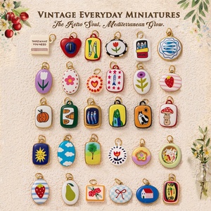 Miniaturas Vintage para el Día a Día |   Colgantes de Esmalte Pintados a Mano con Baño de Oro PVD de 18K |   Impermeable, Hipoalergénico y Resistente al Deslustre - Product Image 1