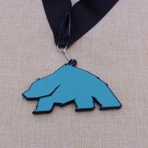 Medalla de carrera de obstáculos de invierno de héroe Polar esmaltado de nuevo diseño personalizado con logotipo de oso Polar - Product Image 3
