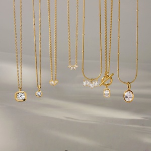 قلادة جديدة لعام <span class=keywords><strong>2026</strong></span> من الفولاذ المقاوم للصدأ مطلية بالذهب عيار 18 قيراط مع كريستال زركون لامع للنساء، تصميم بسيط وأنيق - Product Image 3