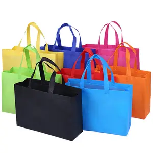 Farklı renkler baskılı Logo lamine geri dönüşümlü dokuma olmayan bez alışveriş çantası çevre dostu yeşil Nonwoven taşıma çantası