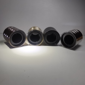 Bouchon de parfum cylindrique de <span class=keywords><strong>CD</strong></span> avec logo personnalisé en gros bouchons de bouteilles en verre de pulvérisateur à pompe en plastique lourd de haute qualité