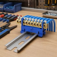 Barre omnibus de mise à la terre en cuivre à 7 voies, série 009, bornier 6x9mm, connecteur de mise à la terre bleu PA66 pour montage sur rail DIN pour panneau compact