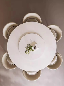 Tavolo da Pranzo in Legno Massello Stile Retrò Francese con Quattro Sedie, Combinazione di Alta Gamma per Appartamenti e Ville, Tavolo Rotondo Semplice - Product Image 4