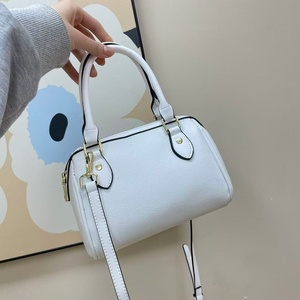 <span class=keywords><strong>Sacs</strong></span> à main de luxe pour femmes de créateurs, <span class=keywords><strong>sacs</strong></span> bandoulière, <span class=keywords><strong>sacs</strong></span> fourre-tout, <span class=keywords><strong>sacs</strong></span> messager en cuir avec logo cerise Co-ch - Product Image 3