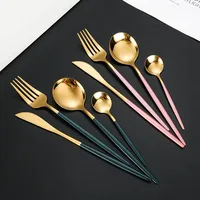 Ensemble de couverts en acier inoxydable, or luxueux et poudré, comprenant couteau, fourchette et cuillère, idéal pour les fêtes