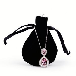 Pochette à bijoux en daim délicat avec cordon de serrage et logo personnalisé pour bagues, colliers, bracelets, joncs – Contenant à bijoux polyvalent - Product Image 4
