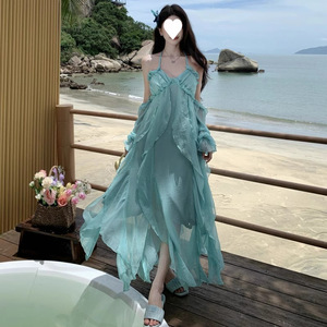 Robe longue bleu-vert à licol, taille naturelle, dos nu, respirante, idéale comme paréo de plage - Product Image 4