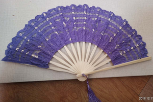 Stock estilo español de alta calidad hermoso diseño de moda logotipo personalizado abanico de mano de encaje plegable abanico de baile de mano en boda - Product Image 2