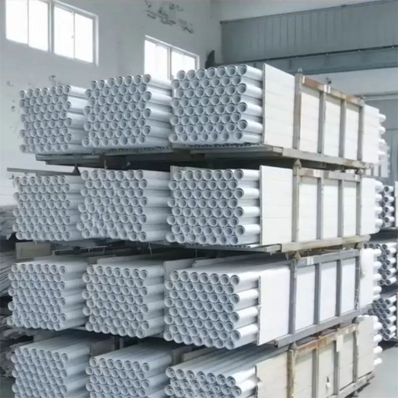 Fabrika toptan PVC boru bağlantı parçaları çeşitli boyutlarda sıcak satış pürüzsüz yüzey 1/2 ''-4'' PVC plastik basınçlı su borusu fiyat