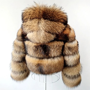 Chaqueta de Invierno Cálida con Capucha para Mujer, Chaqueta de Piel de Mapache Real de Alta Calidad, Color Natural - Product Image 3