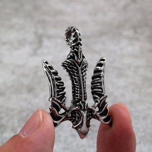 จี้รูปตรีศูลสแตนเลสสตีล ดีไซน์เรขาคณิตสองด้าน สำหรับผู้ชายและผู้หญิง สร้อยคอแฟชั่น ของขวัญ เครื่องประดับ - Product Image 4