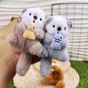 Porte-clés mignon en peluche Otter de mer avec mousqueton - Jouet en coton doux en forme de poisson avec lumière intégrée pour sacs - Product Image 5