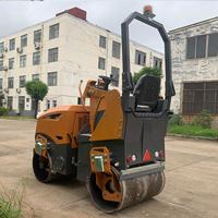 Compacteur à rouleaux tandem compact pour travaux sur l'asphalte et le gravier