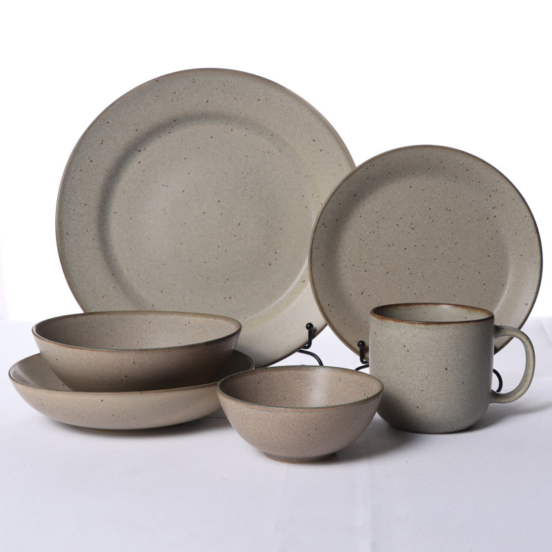 Plato llano gris oscuro de 10"