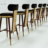 Chaise de bar en velours de luxe de style nordique, tabouret en rotin en bois massif, tabouret de bar moderne minimaliste pour comptoir de cuisine avec embouts en métal doré