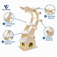 Arbre à chat haut et incurvé avec plateformes rembourrées, griffoirs et structure en contreplaqué, mobilier d'intérieur, vente en gros