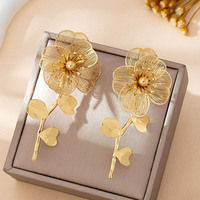 Boucles d'oreilles pendantes sculptées en forme de branche florale, plaquées or, creuses, motif feuille de fleur, pour femme, bijoux fantaisie OEM/ODM