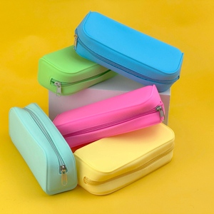 Trousse de Toilette Écologique avec Fermeture Éclair, Résistante à l'Eau, Grande Pochette à Crayons en Silicone pour Enfants - Product Image 4