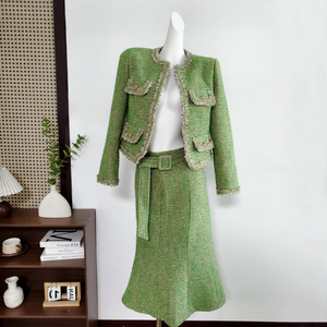 <span class=keywords><strong>Ensemble</strong></span> deux pièces <span class=keywords><strong>en</strong></span> <span class=keywords><strong>tweed</strong></span> élégant et luxueux avec veste structurée et jupe ceinturée, tenue de soirée de luxe pour femmes - Product Image 2