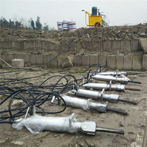 Krachtige 800T 8 Cilinders <span class=keywords><strong>Stone</strong></span> <span class=keywords><strong>Breaker</strong></span> Rock Splitter Splitering <span class=keywords><strong>Machine</strong></span> In Steengroeve Graniet Project