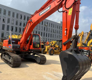 Excavatrice Doosan DX225LC d'occasion 2022-2023, équipement de construction fiable, en stock, à vendre - Product Image 2
