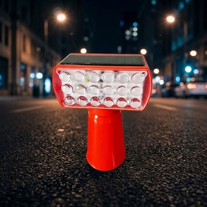 Feu de signalisation solaire haute visibilité étanche IP65, lumière LED pour barricade routière, pour utilisation en cas d'urgence - Product Image 1