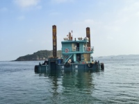 Bateau de drague de pelle rétro robuste de 120 tonnes pour l'entretien des voies navigables de navire d'excavatrice de construction en acier de dragage de canal de rivière