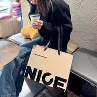Sacs en matériaux recyclés de haute qualité, sacs de shopping personnalisés de luxe avec gaufrage, légers, multi-usages, portables, pour vêtements