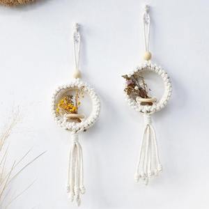 Círculo de cuentas de madera hecho a mano para colgar en la pared del hogar, espejo retrovisor para coche, ventana colgante, colgante de pared personalizado, flores preservadas - Product Image 1