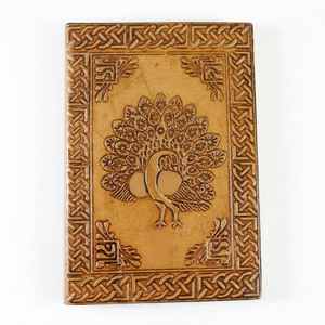 Carnet en cuir vintage personnalisé avec couverture à motif gaufré, papier recyclé fait main, exportations Camelon Rajasthan - Product Image 1