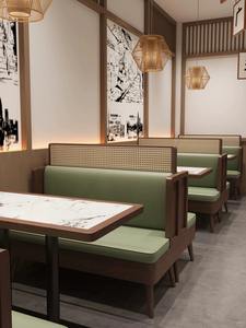 Ensemble de salle à manger en bois moderne, écologique et durable pour hôtels et bars, avec chaises et tabourets de bar – Idéal pour restaurants et cafés - Product Image 3
