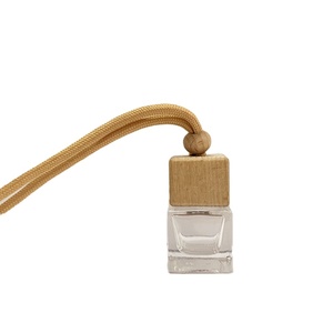 Auto decoración 8ml 10ml Perfume de madera botella de vidrio cuadrado coche colgante difusor botella - Product Image 1