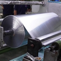 Bande isolante en fibre de verre et feuille d'aluminium pour le blindage thermique des câbles électriques de véhicules