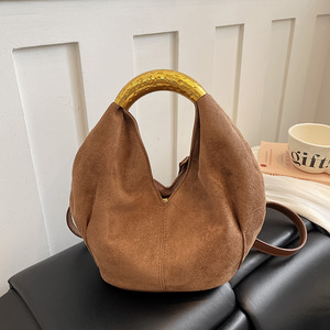 Bolso <span class=keywords><strong>de</strong></span> mano tipo hobo <span class=keywords><strong>de</strong></span> gamuza para mujer con asa superior <span class=keywords><strong>de</strong></span> metal martillado, <span class=keywords><strong>bandolera</strong></span> para compras diarias, citas y salidas. - Product Image 1
