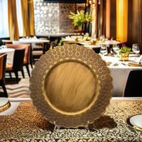 Plaque de charge ronde en or moderne de 13 pouces en gros pour les mariages, les restaurants, la maison, le matériau PP-Motif élégant Design Parties